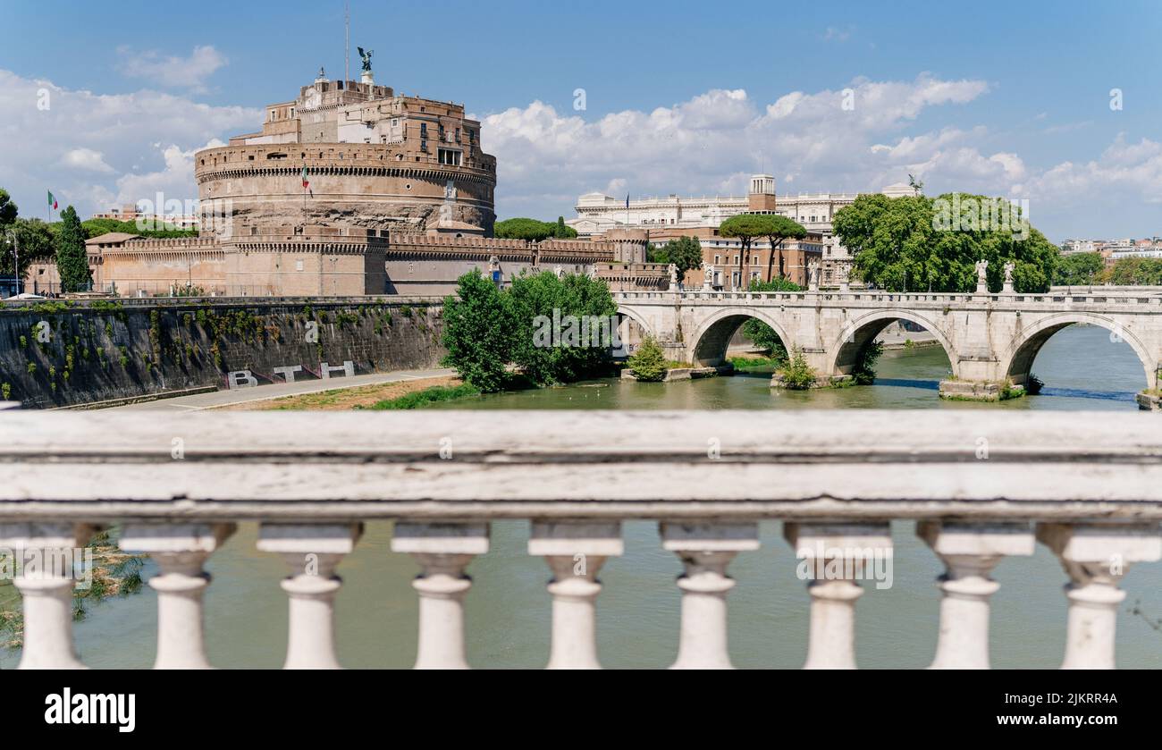 Castel Sant Angelo e ponte a Roma. Foto Stock
