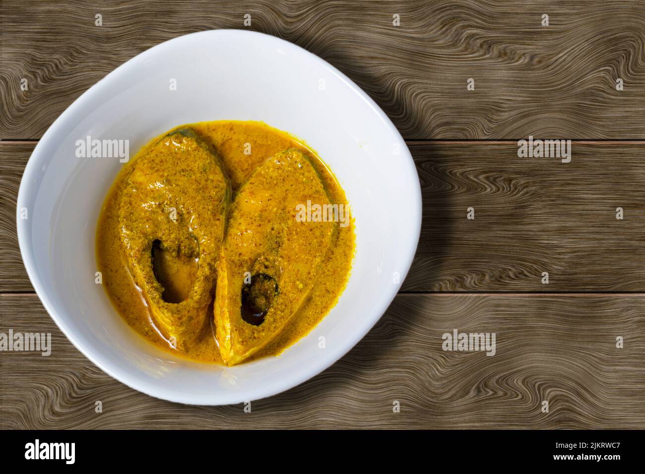 Famoso pesce bengalese Dish Hilsa/Iish con ricetta di semi di papavero e senape. Foto Stock