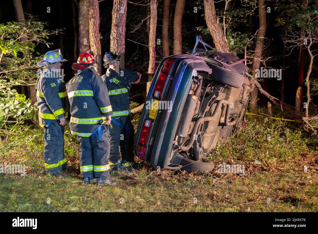 Alle 11:33 di lunedì 16th settembre, i membri dell'East Hampton Fire Department sono stati chiamati a Daniels Hole Road vicino al trespolo LIRR per un repo Foto Stock