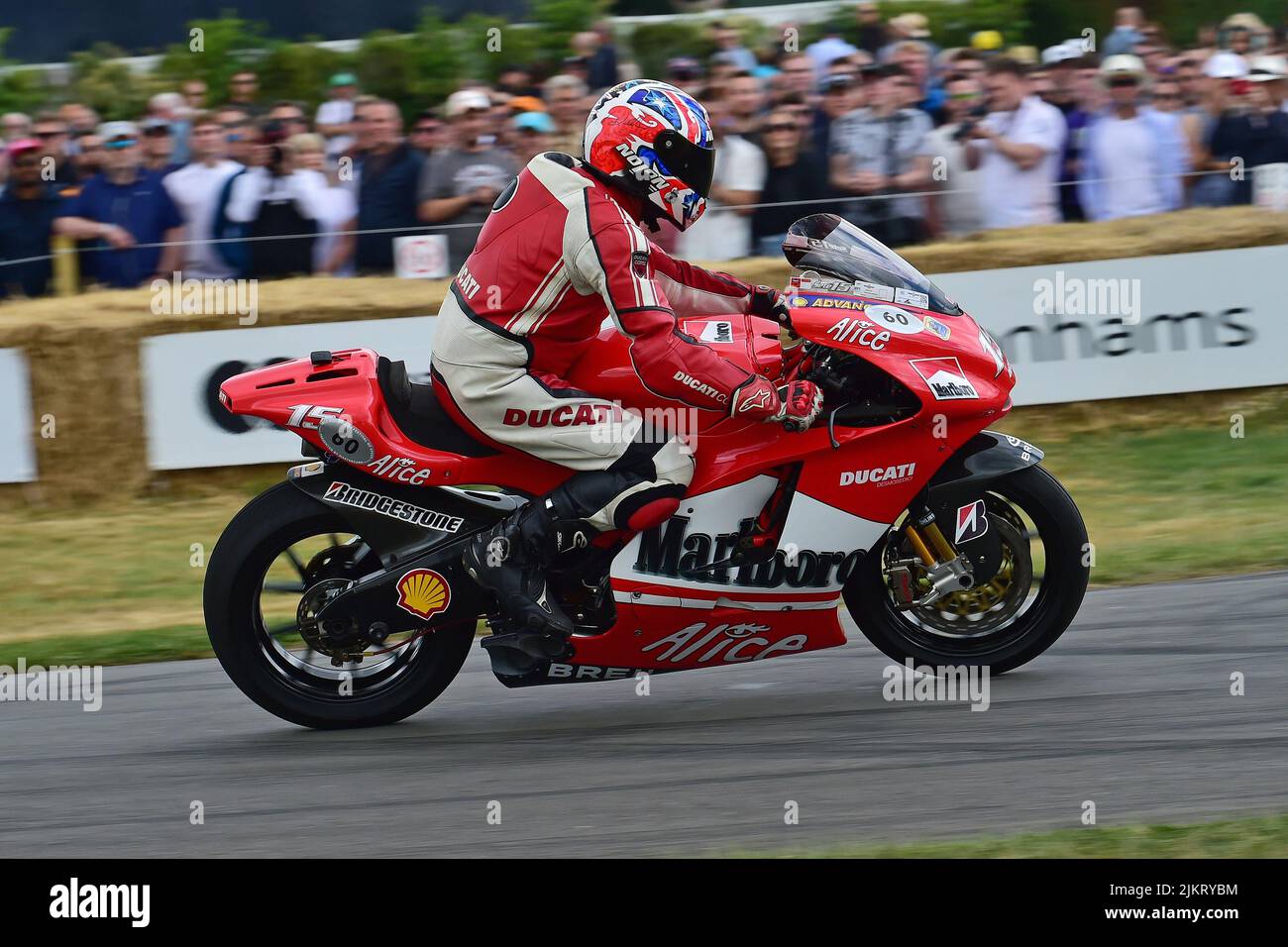 Andy Caddick, Shaun Goverd, Ducati GP6 Desmosedici, due ruote Grand Prix Heroes, iconiche moto da corsa dalla fine degli anni quaranta al 2021, Goodwood Fest Foto Stock