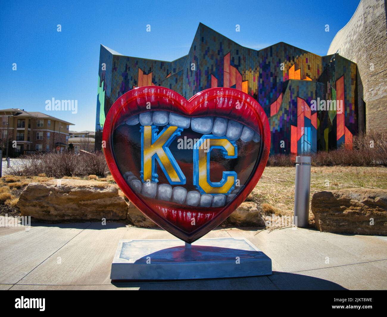 Il cuore della Kansas City Parade of Hearts al Prairie Fire Museum di Overland Park, Kansas. Foto Stock