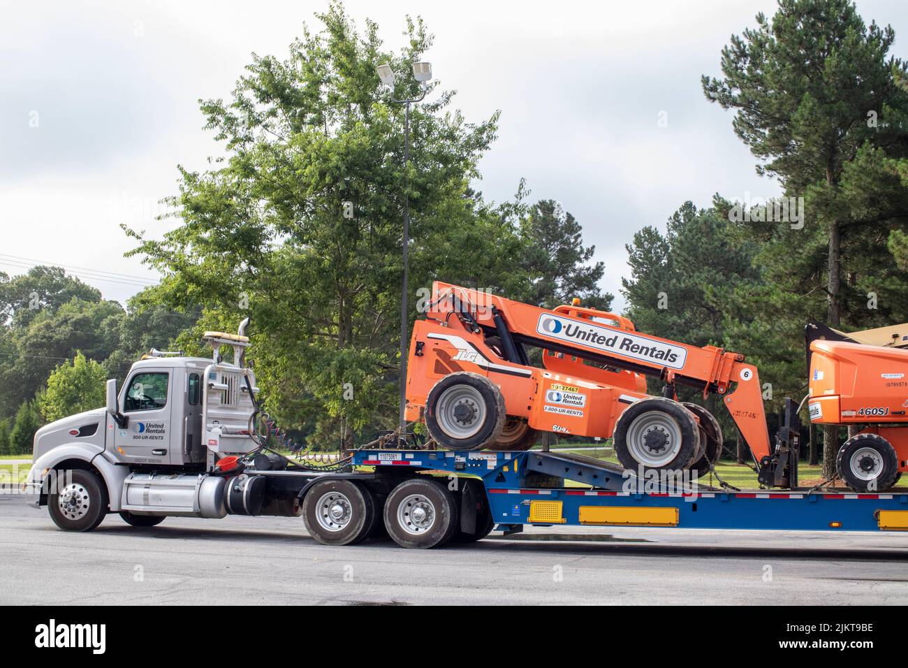 Augusta, GA USA - 05 21 21: Noleggio di attrezzature per il trasporto di semi-camion Foto Stock