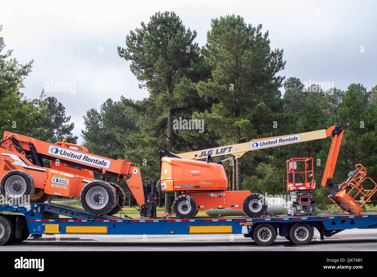 Augusta, GA USA - 05 21 21: Noleggio di attrezzature per il trasporto di semi-camion Foto Stock