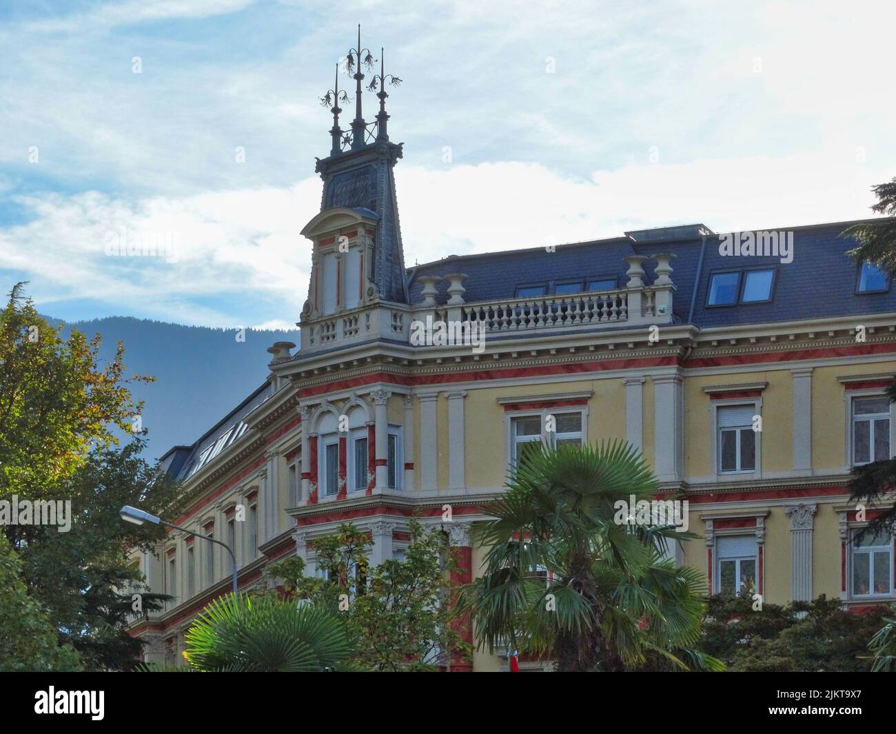 La foto è stata scattata durante una passeggiata attraverso Merano e mostra le impressioni di questa sofisticata cittadina dell'Alto Adige Foto Stock