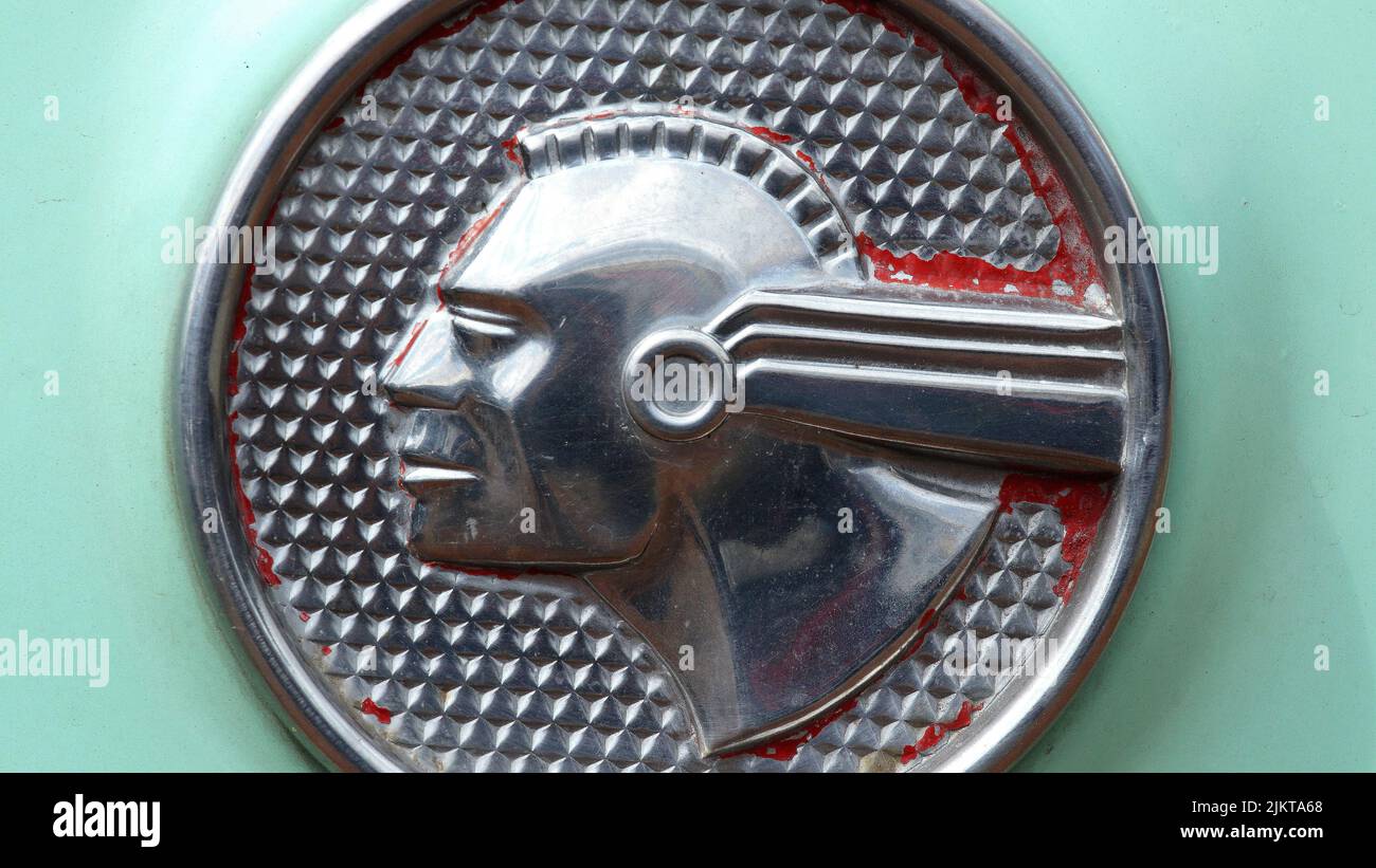 E 'il volto di un indiano su un piatto argentoPontiac è un vecchio marchio di auto degli Stati Uniti Foto Stock