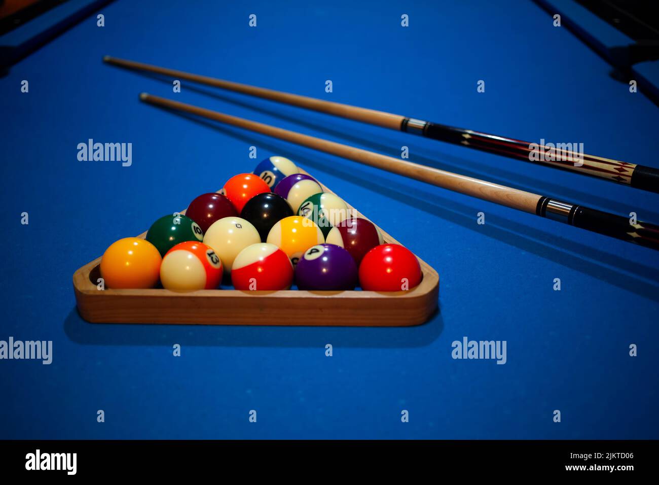 Snooker, palline da biliardo, tavolo da biliardo, palla Cue, pallina a righe, bastone da piscina, pallina da piscina nera Foto Stock