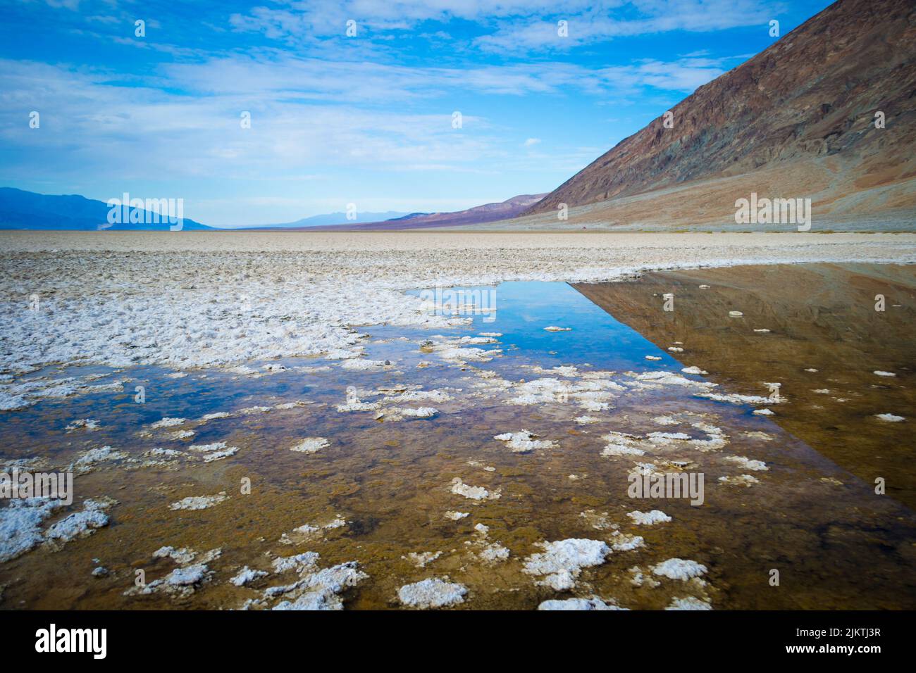Vista sul Badwater Basin nella Death Valley, Stati Uniti Foto Stock