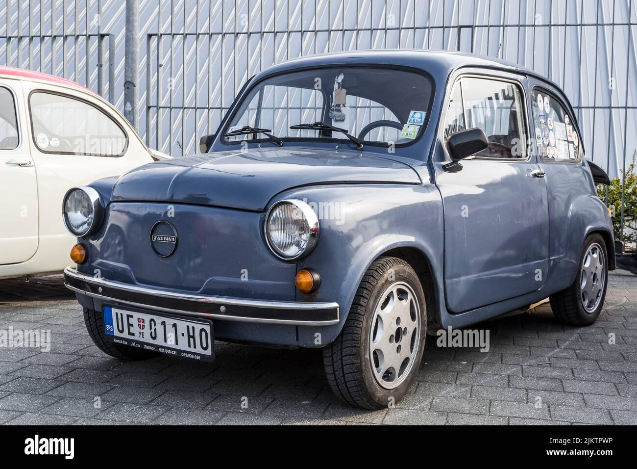 Un bellissimo scatto di Zastava 750 auto classica in mostra Foto Stock