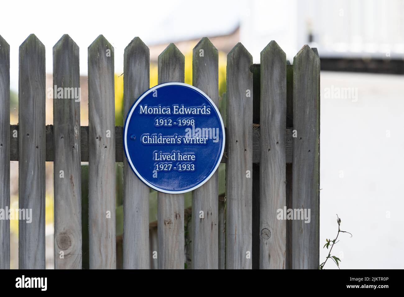Monica Edwards, scrittrice di bambini, placca blu fuori casa a Rye Harbour, Rye, East Sussex, Inghilterra, Regno Unito Foto Stock