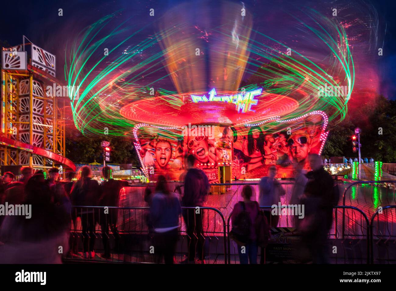 Tracce leggere dal giro del fairground 'Extreme' alla Witney Feast. Settembre 2015 Foto Stock