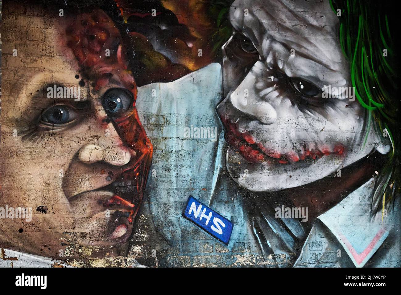 Un murale d'arte di Joker sul muro in una strada a Birmingham, in Gran Bretagna Foto Stock