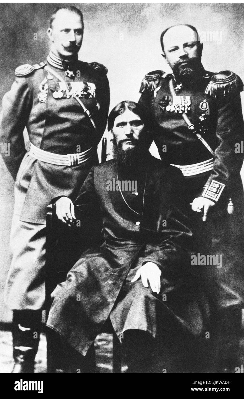 1910 ca. : Il celebre sacerdote russo Grigorij Efimovic RASPUTIN ( 1871 - 1916 ) con D.N. Loman e il principe (a destra) M.N. PUTJATIN - MAGO - MAGO - prete - monaco - ritratto - ritratto - barba - politico - politico ---- Archivio GBB Foto Stock