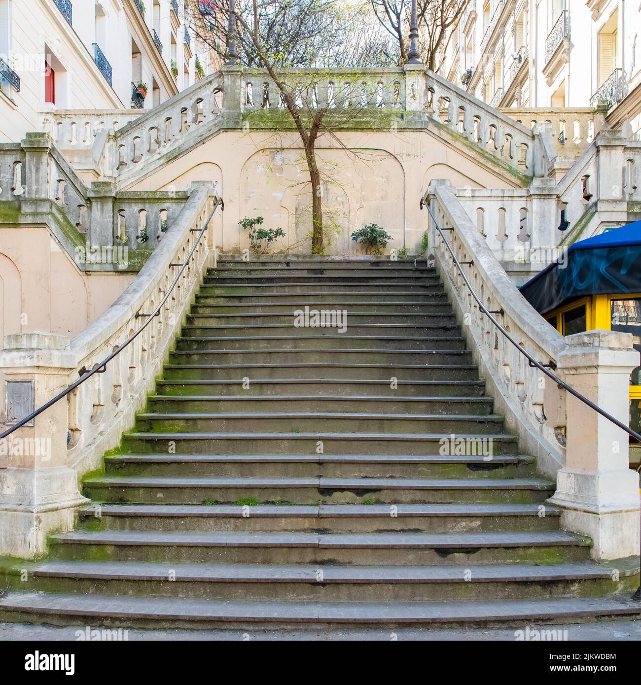 Parigi, romantica scalinata a Montmartre, vista tipica Foto Stock