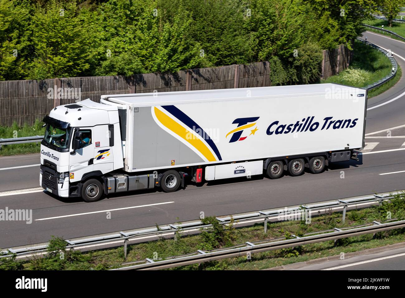 Veicolo Castillo Trans Renault con rimorchio a temperatura controllata in autostrada Foto Stock