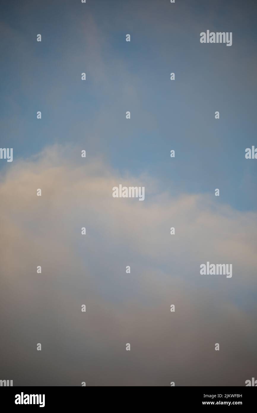 una perfetta foto di sfondo di un cielo colorato Foto Stock