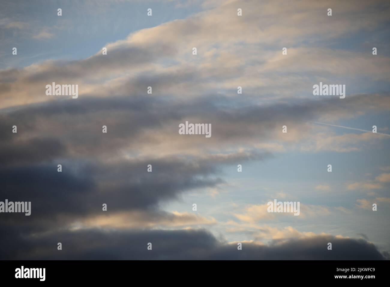 una perfetta foto di sfondo di un cielo colorato Foto Stock
