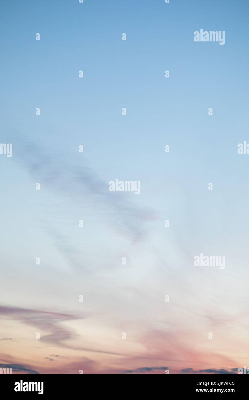 una perfetta foto di sfondo di un cielo colorato Foto Stock