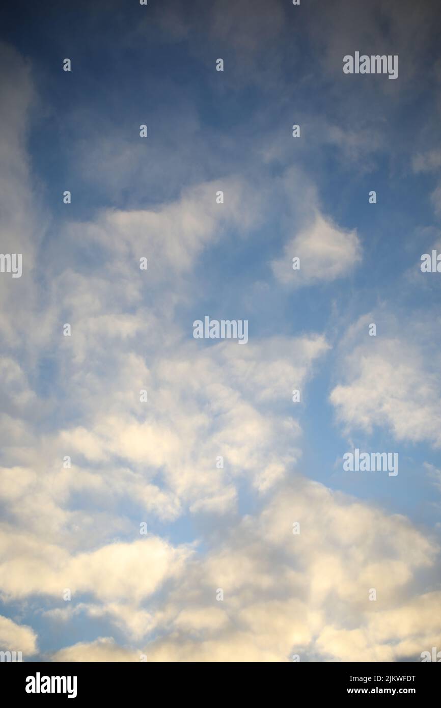 una perfetta foto di sfondo di un cielo colorato Foto Stock