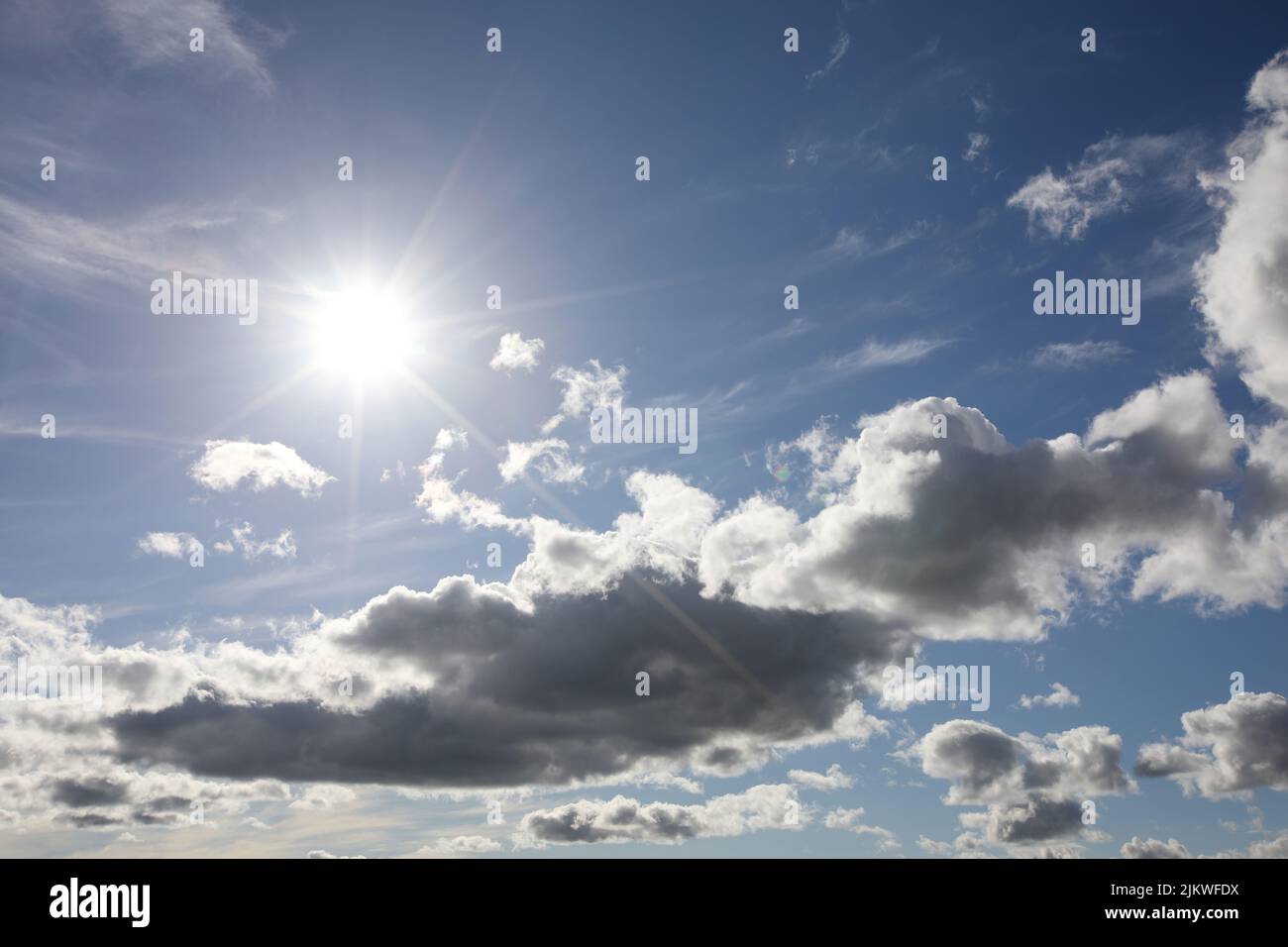 una perfetta foto di sfondo di un cielo colorato Foto Stock