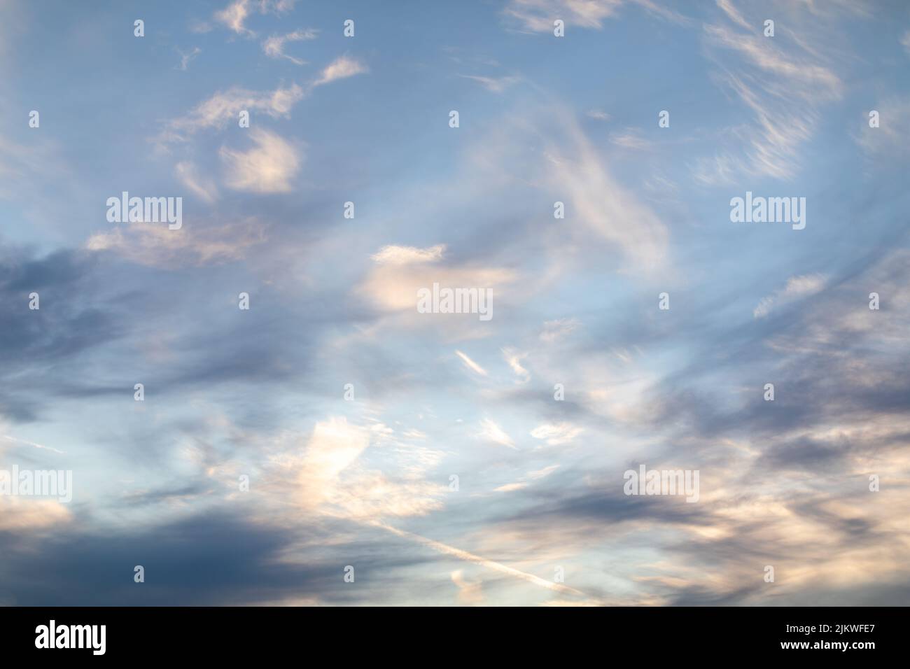 una perfetta foto di sfondo di un cielo colorato Foto Stock