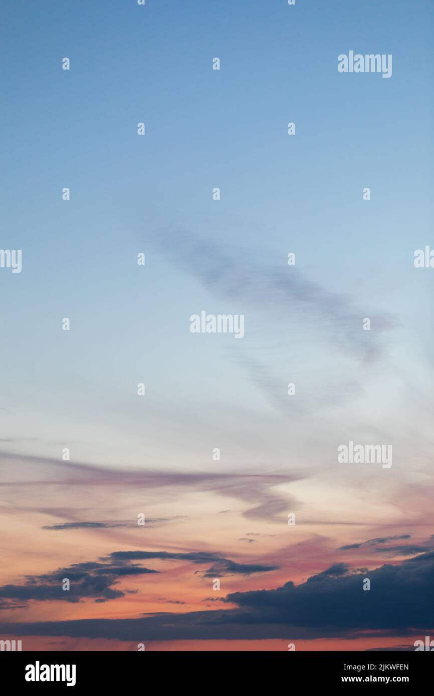 una perfetta foto di sfondo di un cielo colorato Foto Stock