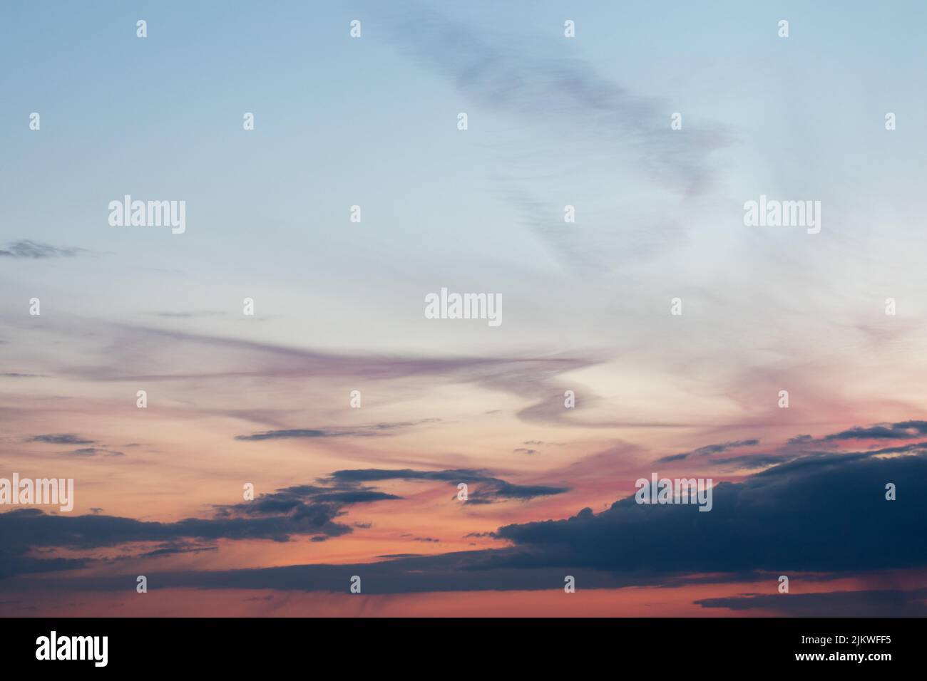 una perfetta foto di sfondo di un cielo colorato Foto Stock