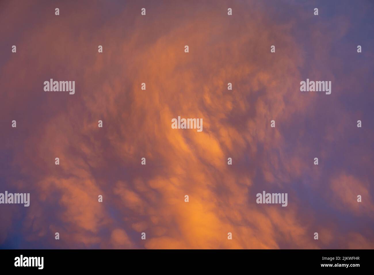 una perfetta foto di sfondo di un cielo colorato Foto Stock