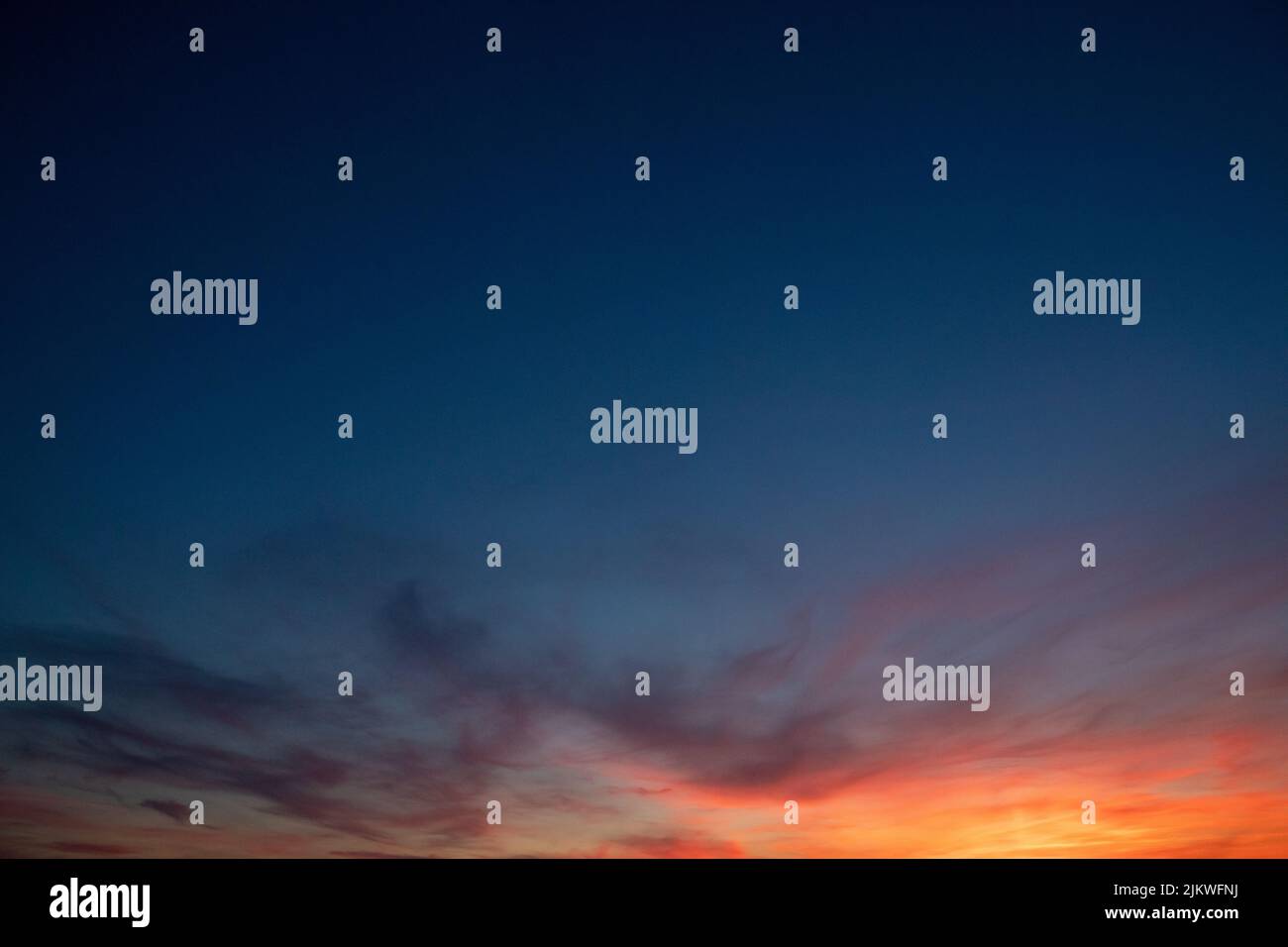 una perfetta foto di sfondo di un cielo colorato Foto Stock
