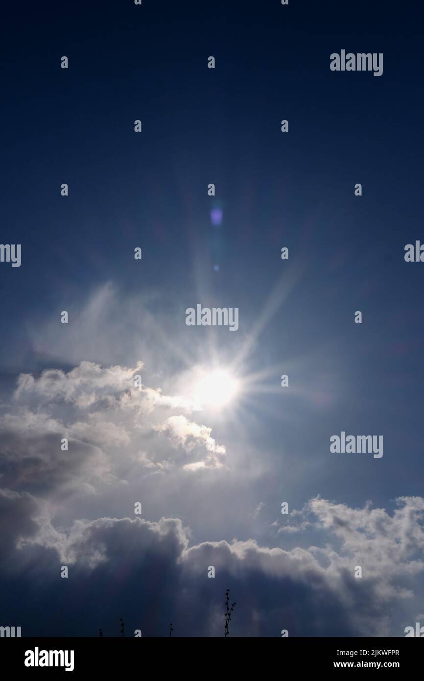 una perfetta foto di sfondo di un cielo colorato Foto Stock
