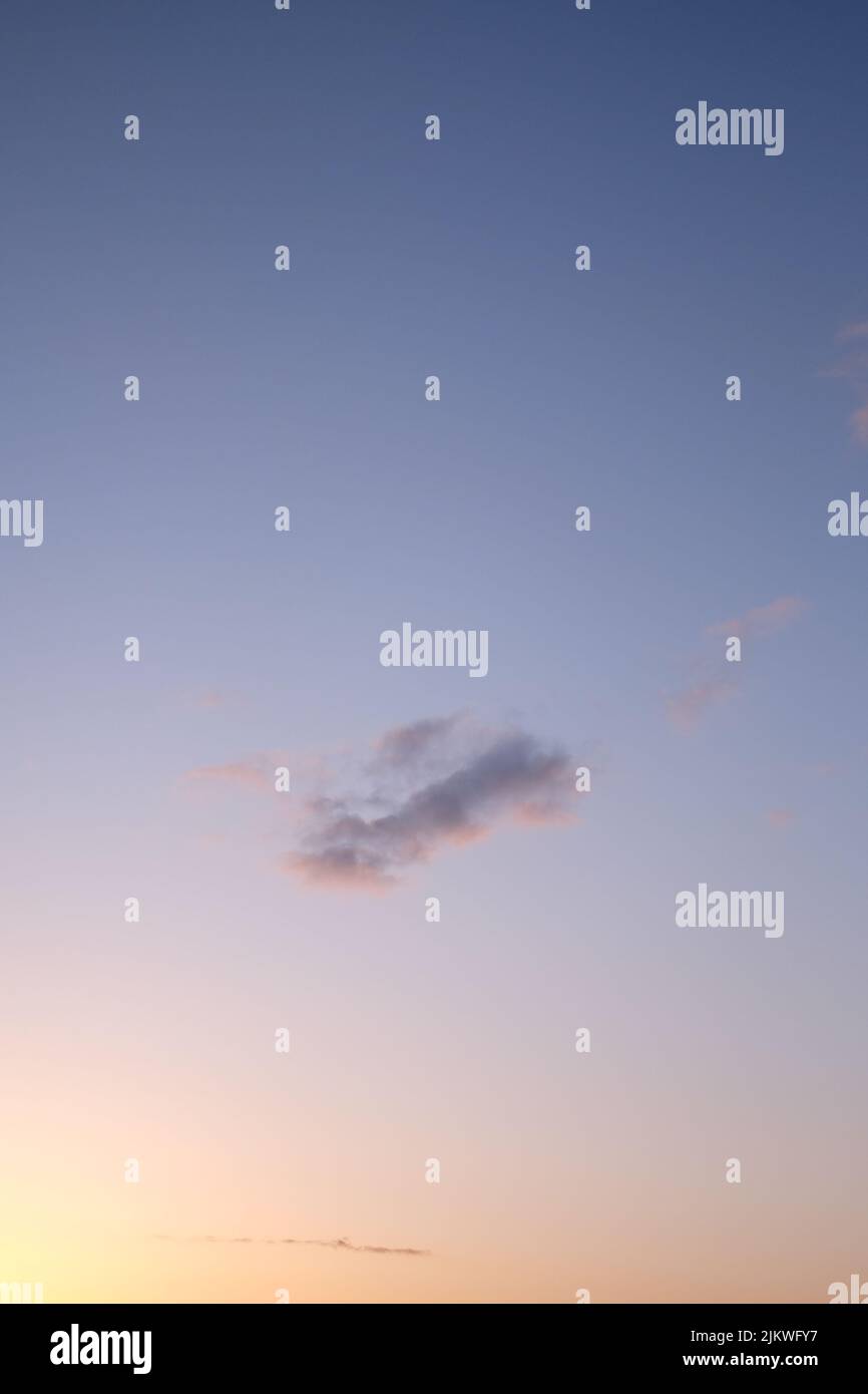 una perfetta foto di sfondo di un cielo colorato Foto Stock