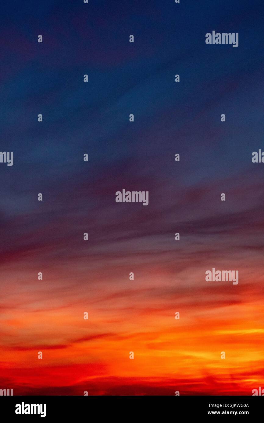 una perfetta foto di sfondo di un cielo colorato Foto Stock