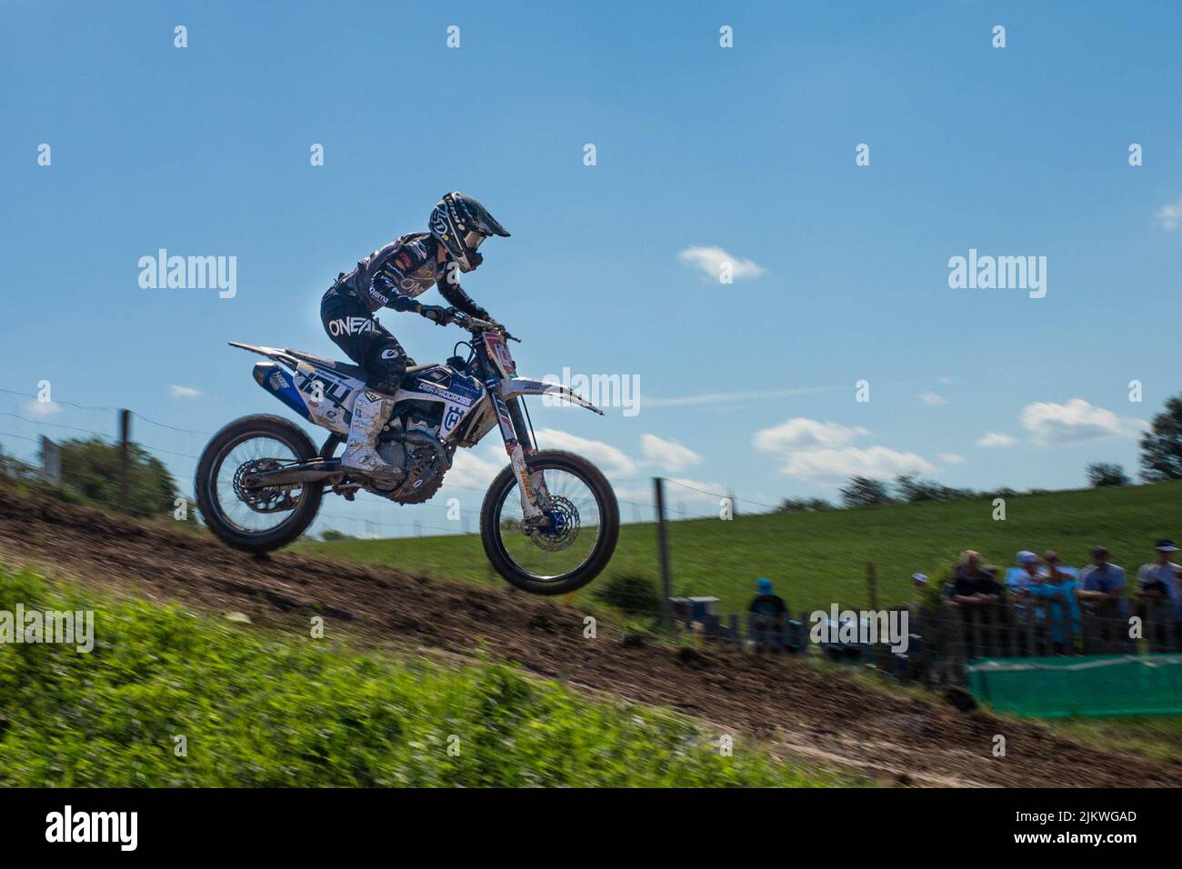 Un motociclista sulla pista di motocross a Gaildorf, Germania Foto Stock