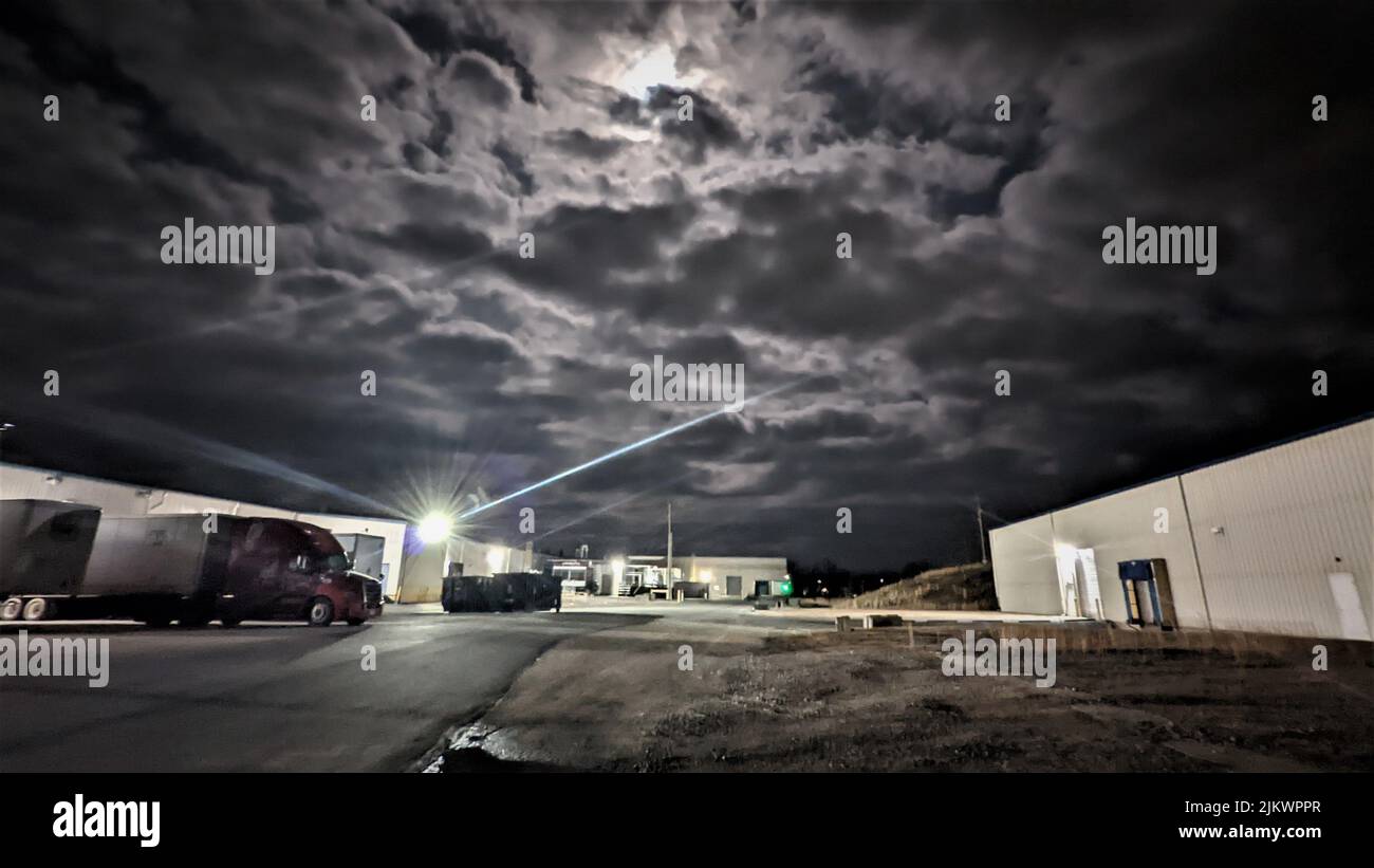 Estremità sud dello stabilimento BGF Blue Ridge di notte sotto la luna Foto Stock