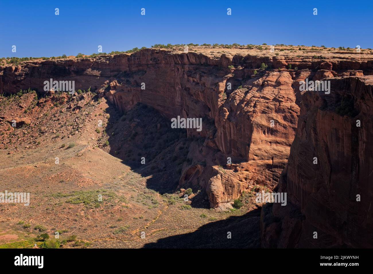 Valle e parete rocciosa a Canyon de Chelle, Arizona Foto Stock