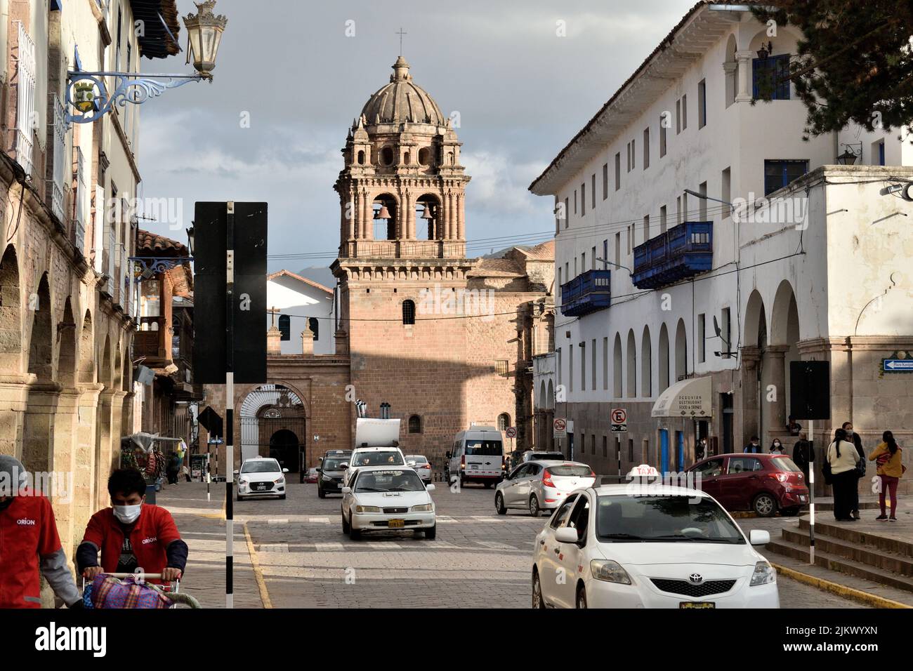 Una vista del Convento di la Merced e il campanile nella città di Cusco, Perù Foto Stock