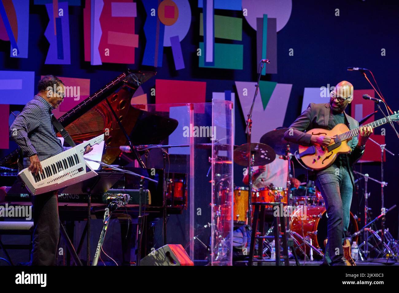 Herbie Hancock e Lionel Loueke al Monterey Jazz Festival 2021 Foto Stock