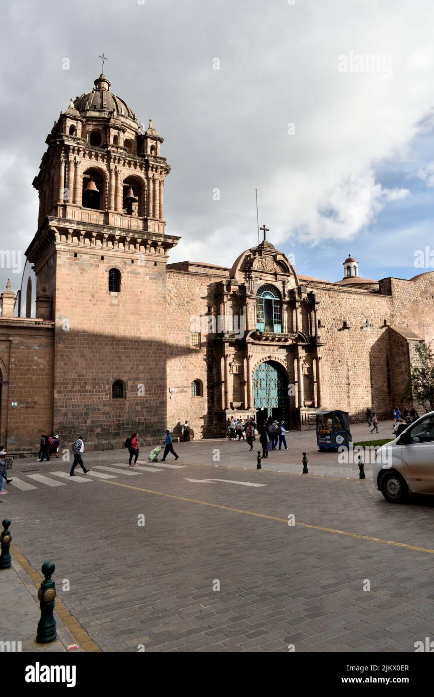 Una vista del Convento di la Merced e il campanile nella città di Cusco, Perù Foto Stock
