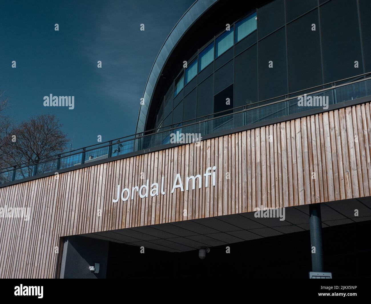 Un angolo basso di Jordal Amfi stadio di hockey su ghiaccio al coperto e arena di casa per la squadra Valerenga Ishockey Foto Stock