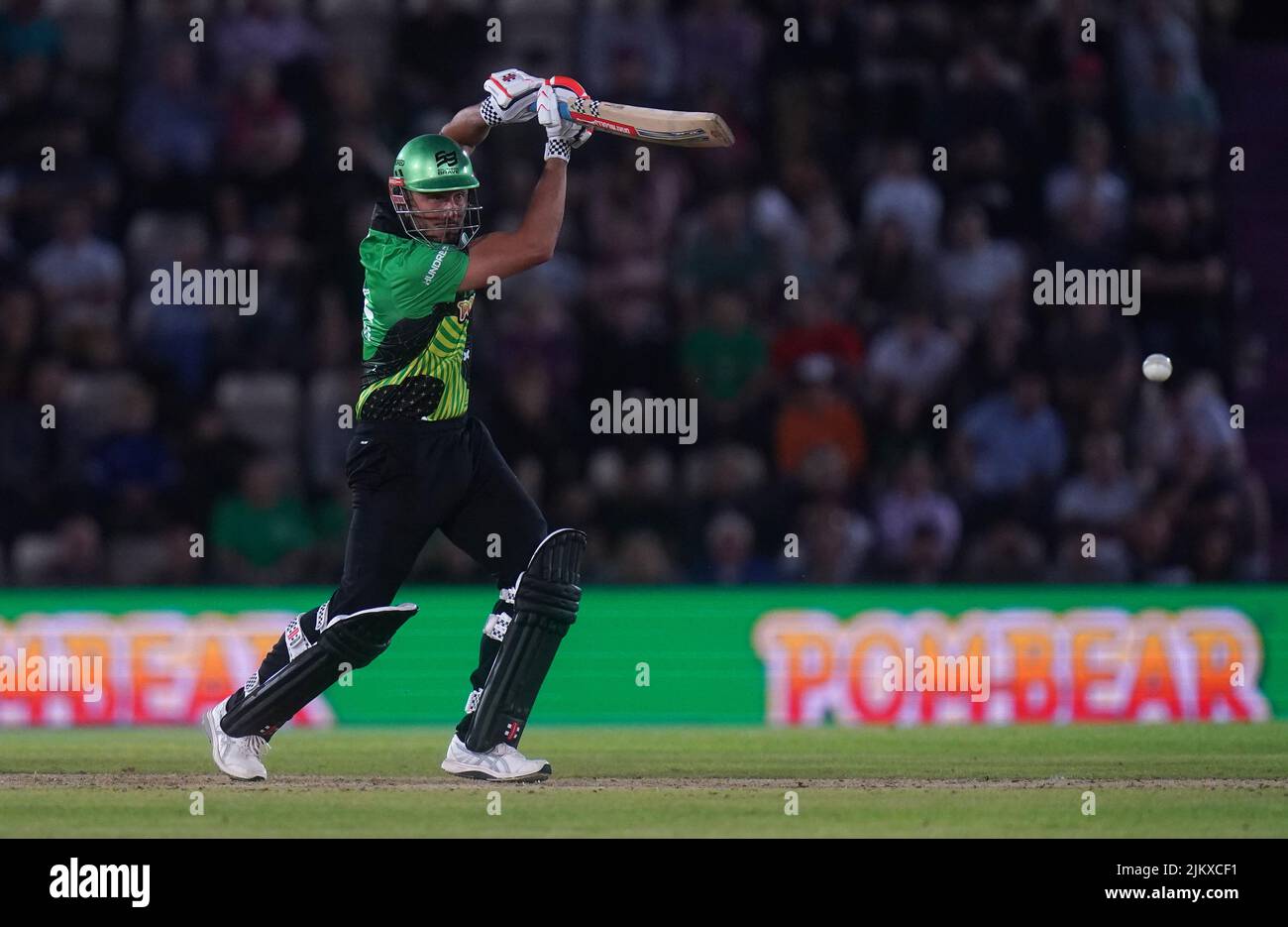 Marcus Stoinis di Southern Brave si è imbustato durante la partita dei cento all'Ageas Bowl di Southampton. Data foto: Mercoledì 3 agosto 2022. Foto Stock