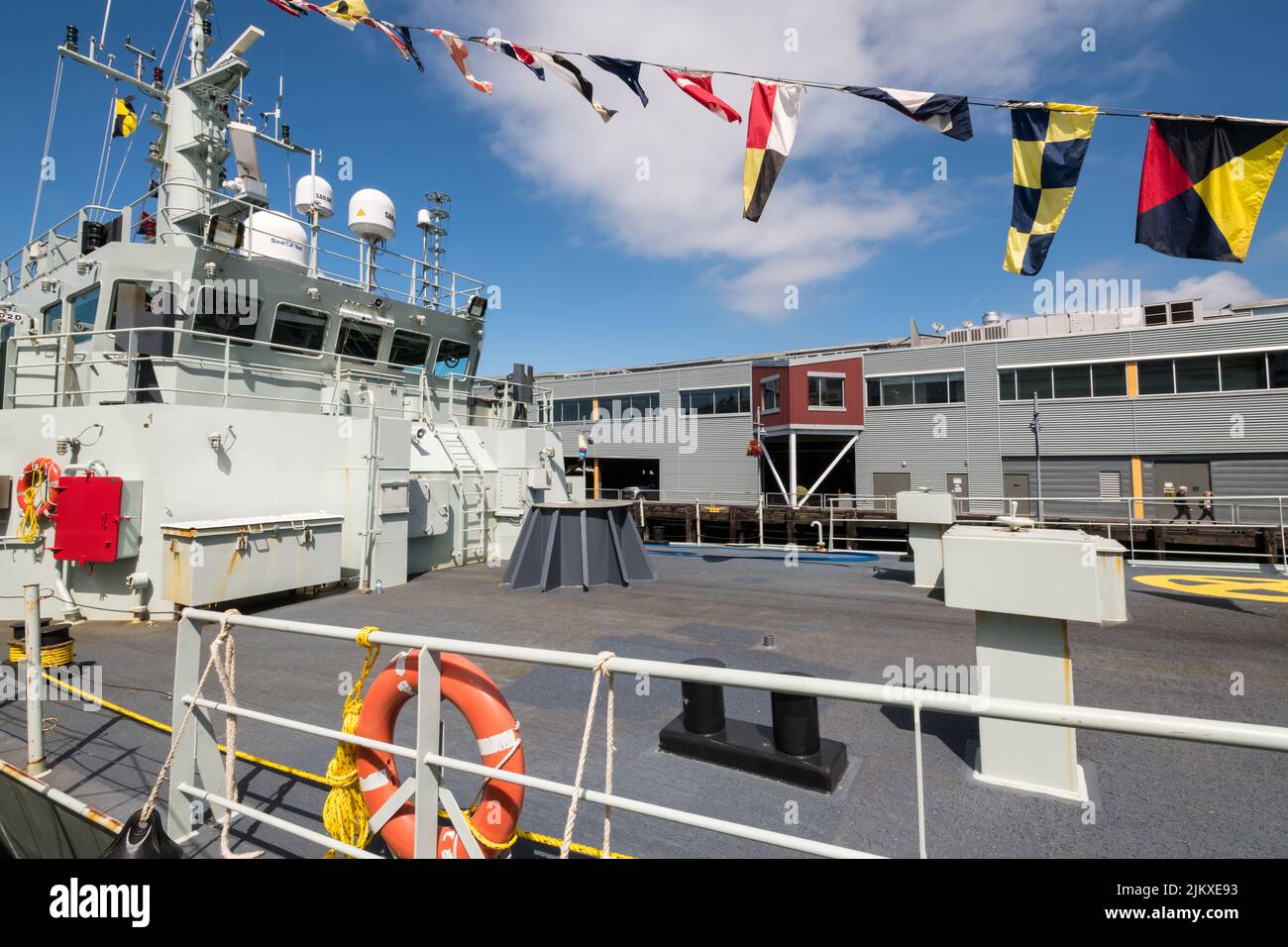 Seattle, Stati Uniti. 3rd ago 2022: Un tour della HMCS Royal Canadian Yellowknife sul molo 69 durante la Seafair Fleet Week. Seafair è tornato dopo essere stato messo da parte da Covid 19 nei due anni precedenti. Foto Stock