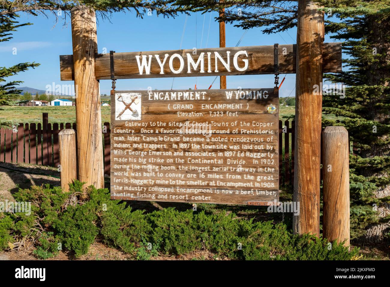 Accampamento, Wyoming - Un indicatore history spiega la storia di Encampment, anche chiamato Grand Encampment. Foto Stock