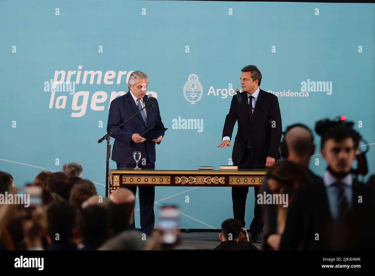 Buenos Aires, Argentina, 3rd agosto 2022. Il presidente Alberto Fernández giurò nel ministro designato dell'Economia, dello sviluppo produttivo e dell'Agricoltura, Sergio massa. (Esteban Osorio/Alamy Live News) Foto Stock