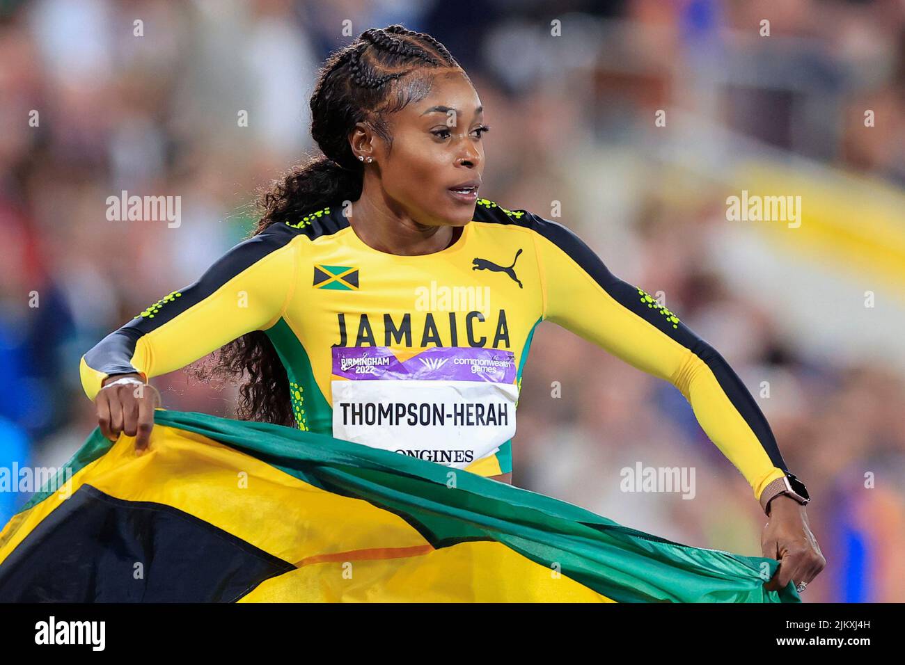 Elaine Thompson-Herah della Giamaica dopo aver vinto la finale femminile del 100m Foto Stock