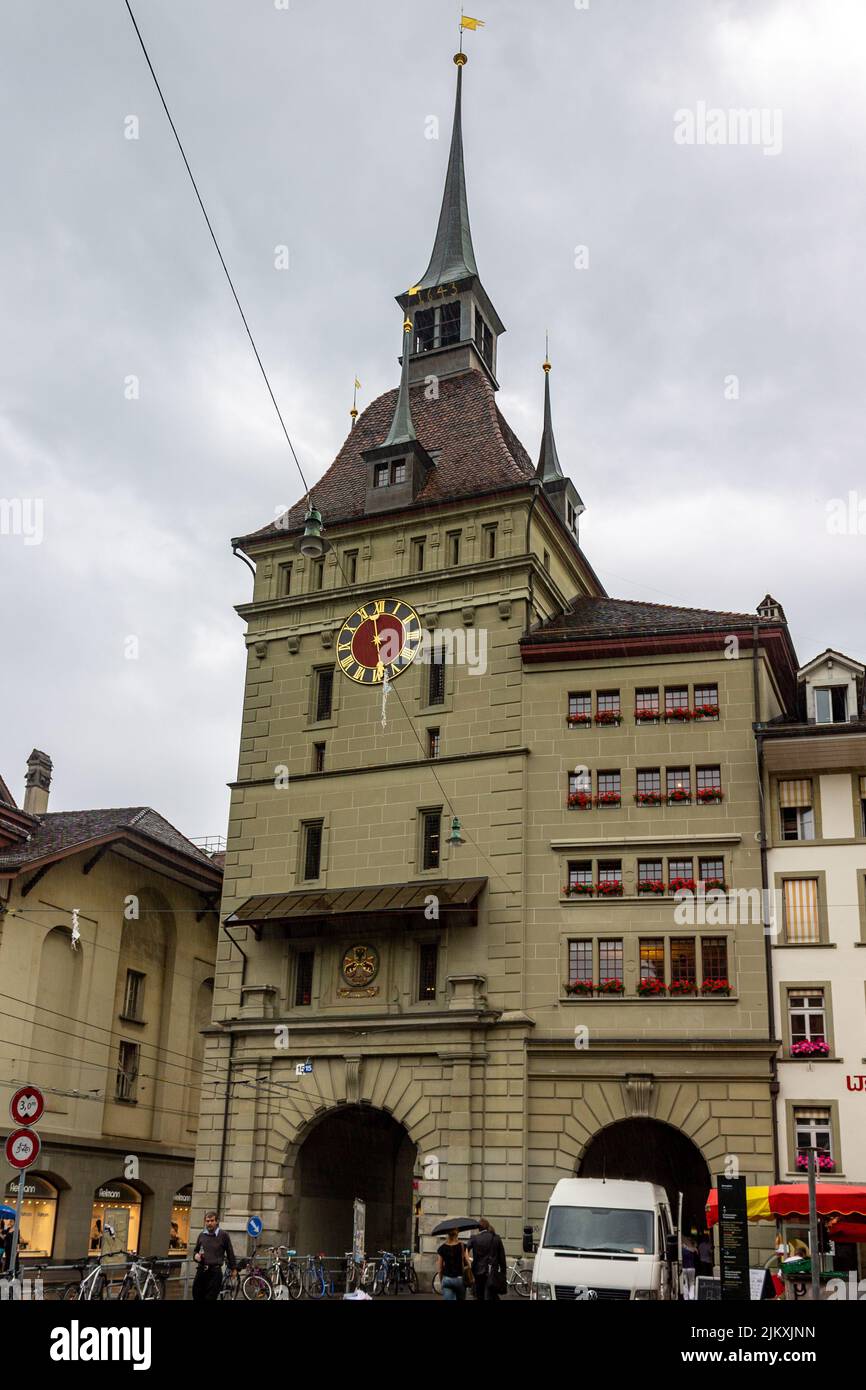 Un colpo verticale di Kafigturm. Punto di riferimento storico a Berna, Svizzera. Foto Stock