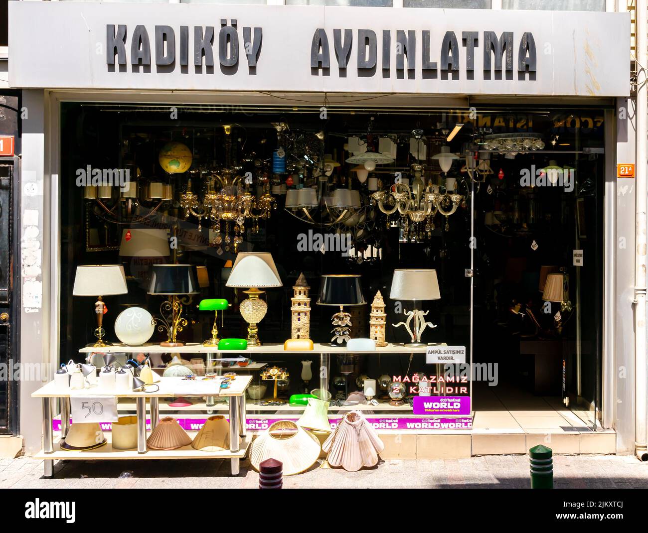 Kadikoy Aydinlatma - negozio di apparecchi per l'illuminazione - Kadikoy, Istanbul, Turchia Foto Stock