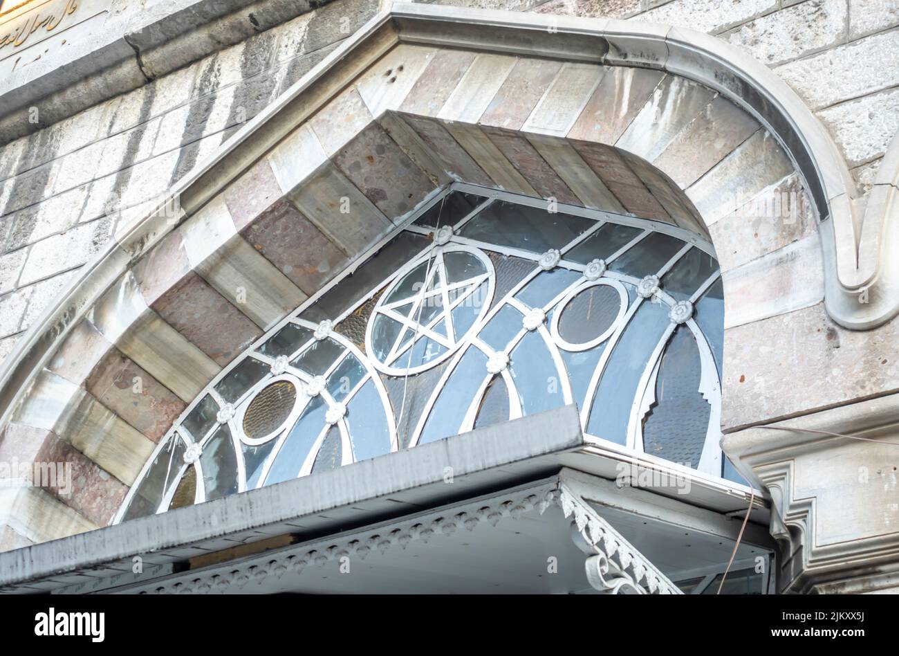 Zihni Paşa Cami finestra decor - Moschea Zihni Pasa a Istanbul, Turchia. Costruito nel 1900-1904 Foto Stock