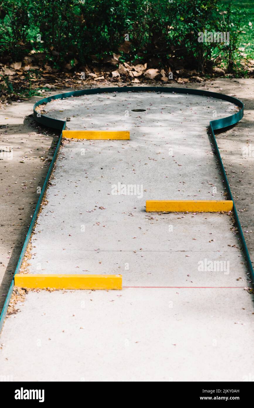 Un campo da minigolf per allenarsi nel parco Foto Stock