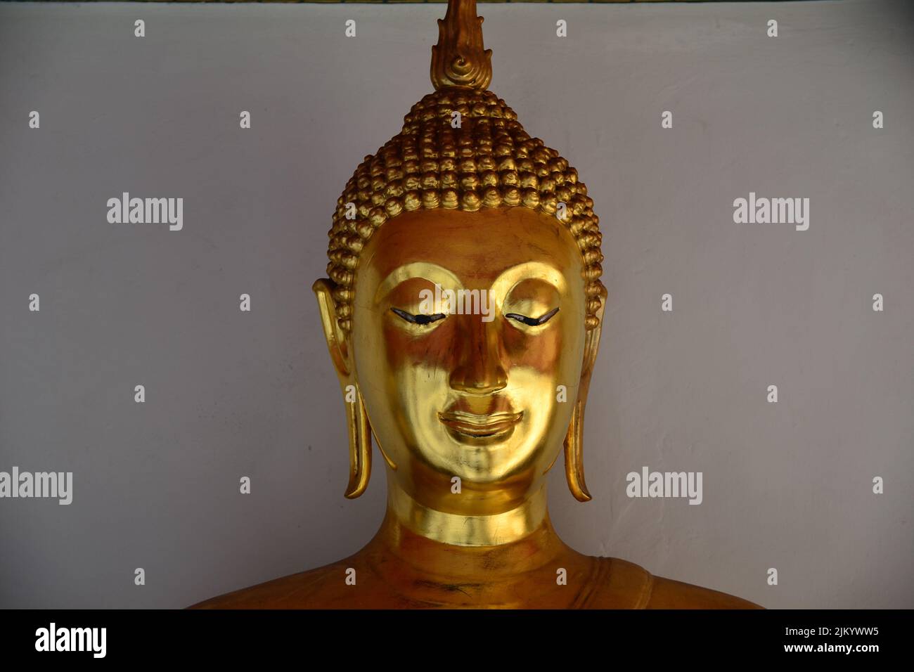 La statua del Buddha a Wat Arun, Bangkok, Thailandia Foto Stock
