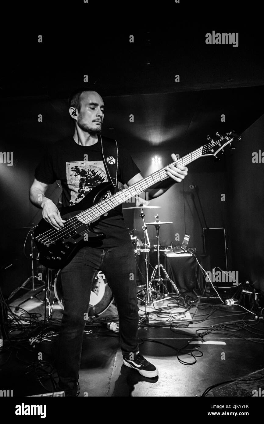 Madrid, Spagna. Aprile 14, 2022. Concerto del gruppo musicale spagnolo Daeria presso la sala di Hysteria nel quartiere Arguelles. Foto Stock