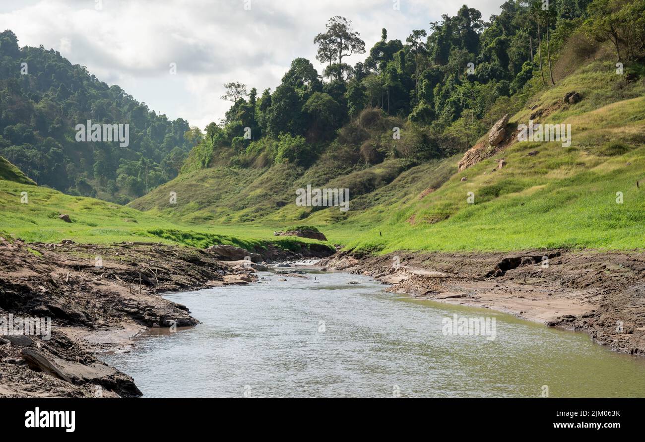 La vista panoramica della valle di Chong lom, fresca e abbondante nel parco nazionale una famosa attrazione turistica a Nakorn Noyok, Thailandia. Foto Stock